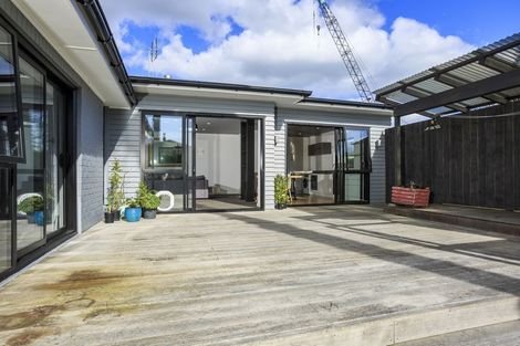 Photo of property in 1/204 Beach Haven Road, Beach Haven, Auckland, 0626