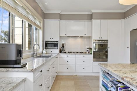 Photo of property in 1 Edgecumbe Road, Tauranga, 3110