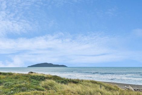 Photo of property in 42 Norfolk Crescent, Otaki Beach, Otaki, 5512