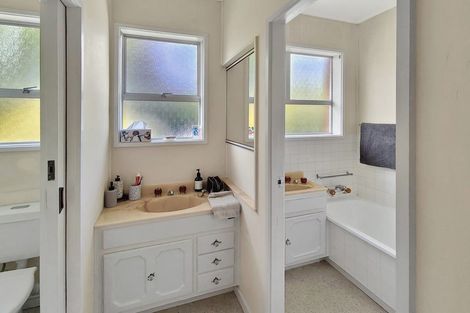 Photo of property in 7 Airdrie Avenue, Epuni, Lower Hutt, 5011