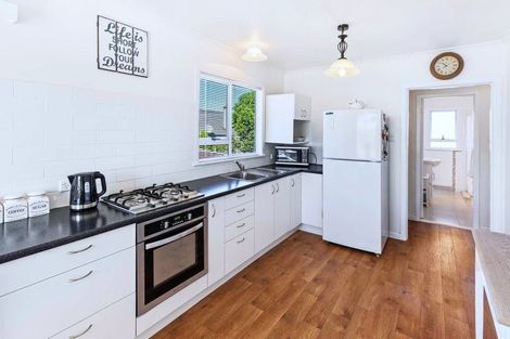 Photo of property in 3 Omori Place, Castlecliff, Whanganui, 4501