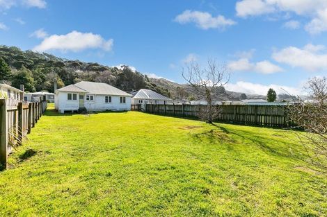 Photo of property in 172 Wellington Road, Wainuiomata, Lower Hutt, 5014