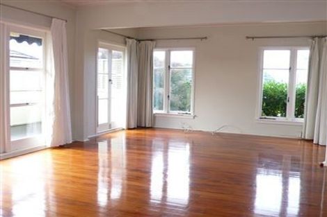 Photo of property in 2/5 Quebec Road, Milford, Auckland, 0620