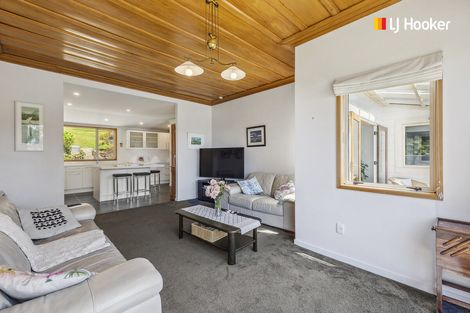 Photo of property in 33 Marine Parade, Macandrew Bay, Dunedin, 9014
