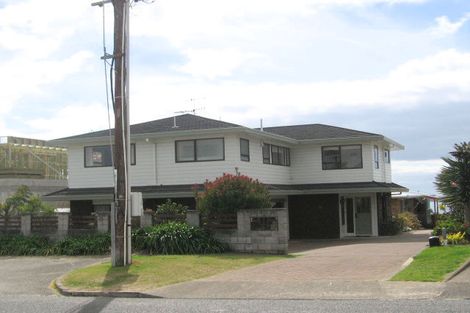 Photo of property in 2 Hinewa Road, Otumoetai, Tauranga, 3110