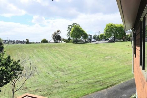 Photo of property in 2/9 Bronzewing Terrace, Unsworth Heights, Auckland, 0632