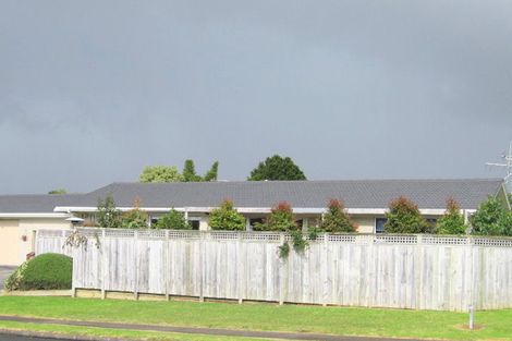 Photo of property in 5 Kurnell Drive, Botany Downs, Auckland, 2010