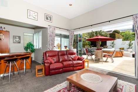 Photo of property in 26 Courtneys, West Harbour, Auckland, 0618