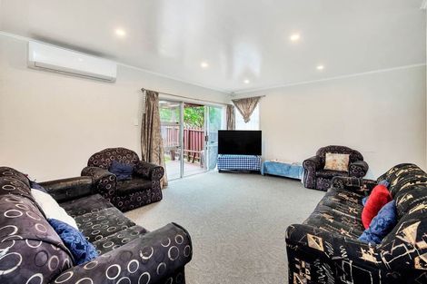 Photo of property in 24 Finlow Drive, Te Atatu South, Auckland, 0610