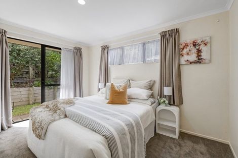 Photo of property in 26 Black Teal Close, Unsworth Heights, Auckland, 0632