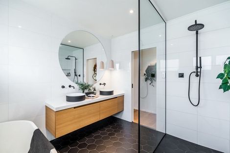 Photo of property in 1/246 Lake Road, Hauraki, Auckland, 0622