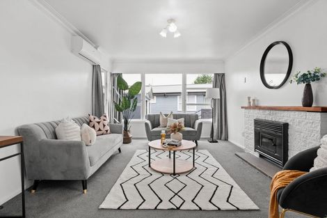 Photo of property in 16 Manapouri Place, Glenview, Hamilton, 3206