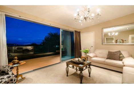 Photo of property in 5a Bernleigh Terrace, West Harbour, Auckland, 0618
