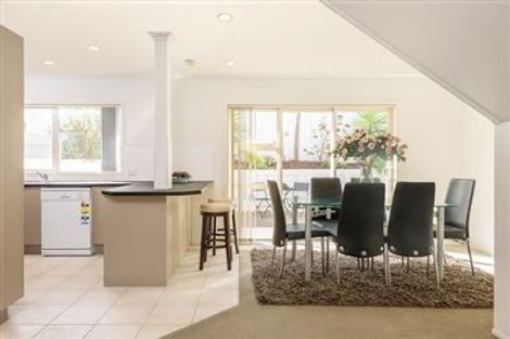 Photo of property in 32 Pukatea Avenue, Albany, Auckland, 0632