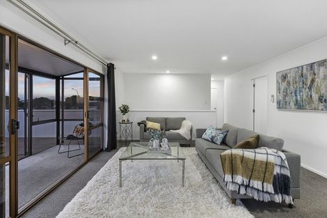 Photo of property in 61b Highland Park Drive, Highland Park, Auckland, 2010