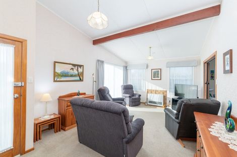 Photo of property in 1 Lilac Lane, Maungaraki, Lower Hutt, 5010