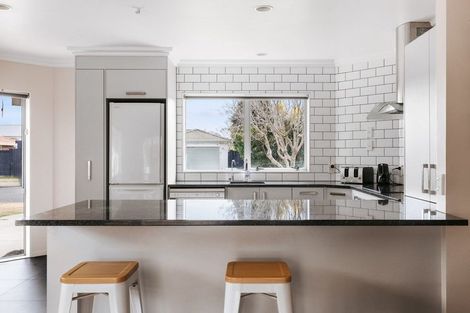 Photo of property in 10 Webb Place, Papamoa Beach, Papamoa, 3118