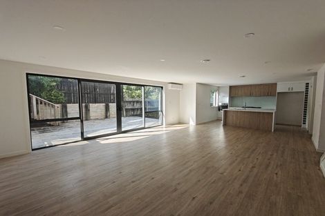 Photo of property in 22d Dallinghoe Crescent, Milford, Auckland, 0620