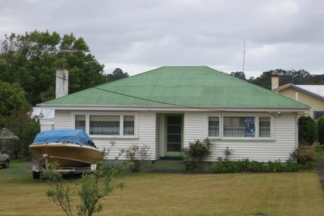 Photo of property in 84 Beach Haven Road, Beach Haven, Auckland, 0626