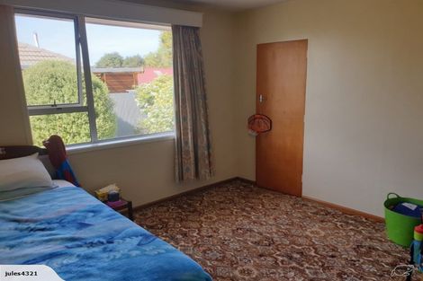 Photo of property in 23 Liverton Crescent, Bishopdale, Christchurch, 8053