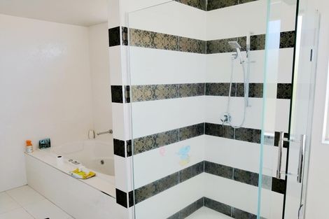 Photo of property in 40 Pin Oak Drive, Schnapper Rock, Auckland, 0632