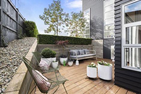 Photo of property in 42 Ruapehu Drive, Fitzherbert, Palmerston North, 4410