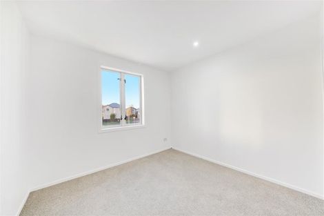 Photo of property in 25 Stitchbird Crescent, Papakura, 2110