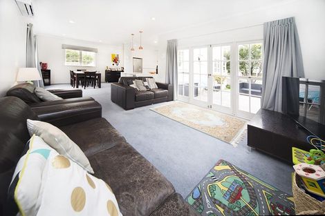 Photo of property in 5/28-36 Beach Road, Northcote Point, Auckland, 0627