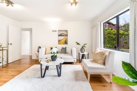 Photo of property in 2/19 Cassandra Grove, Totara Vale, Auckland, 0629