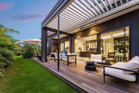 Photo of property in 72 Point Wells Road, Point Wells, 0986