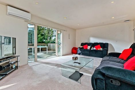 Photo of property in 8 Mandeville Place, Unsworth Heights, Auckland, 0632