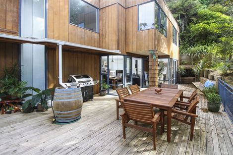 Photo of property in 70 Wood Bay Road, Titirangi, Auckland, 0604