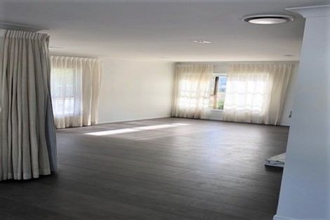 Photo of property in 7 Puawai Place, Northcote, Auckland, 0627