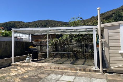 Photo of property in 18 Kauri Street, Eastbourne, Lower Hutt, 5013