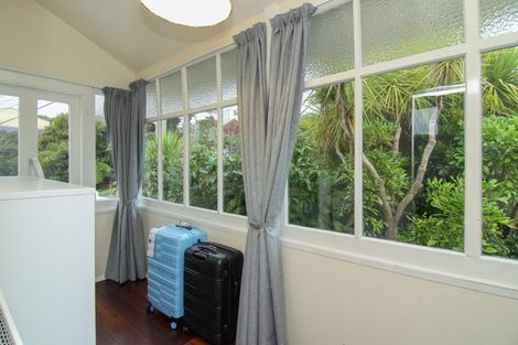 Photo of property in 35 Farm Road, Northland, Wellington, 6012