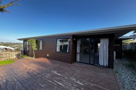 Photo of property in 2/21 Heathglen Place, Bayview, Auckland, 0629