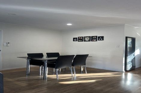 Photo of property in 2/17 Lambrown Drive, Totara Vale, Auckland, 0629