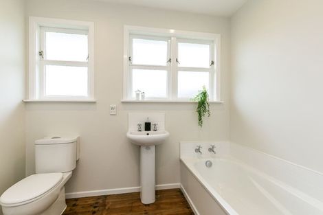 Photo of property in 6 Thurleigh Grove, Karori, Wellington, 6012