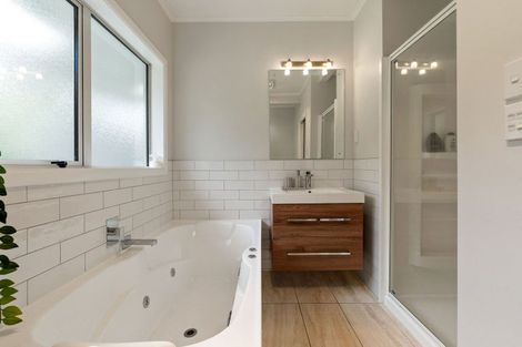 Photo of property in 43 Silverstream Road, Crofton Downs, Wellington, 6035