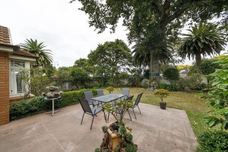 Photo of property in 4 The Oaks, Awapuni, Palmerston North, 4412