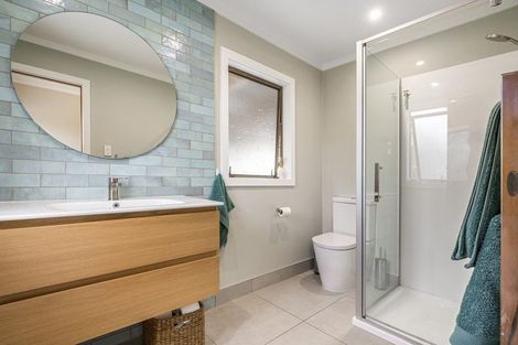 Photo of property in 33 Jelas Road, Red Beach, 0932