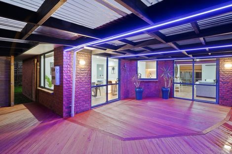 Photo of property in 12 Hocken Place, Mangere Bridge, Auckland, 2022