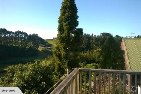 Photo of property in 13 Lindaver Grove, Merrilands, New Plymouth, 4312