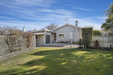 Photo of property in 2 Seagrave Place, Ilam, Christchurch, 8041