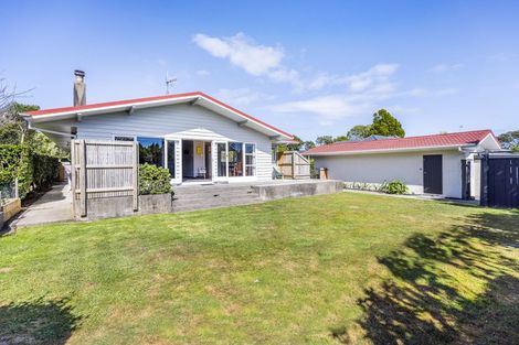 Photo of property in 397 Te Moana Road, Waikanae, 5036