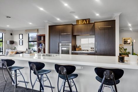 Photo of property in 4 Manukaka Heights, Hurdon, New Plymouth, 4310