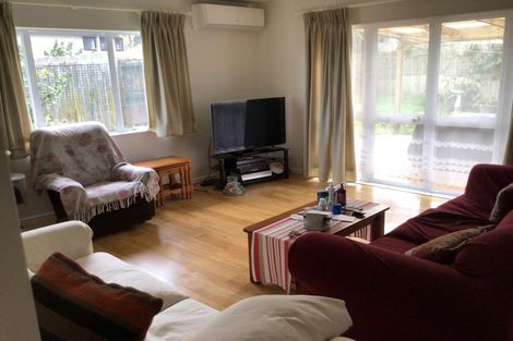 Photo of property in 2/11 Gloria Avenue, Te Atatu Peninsula, Auckland, 0610