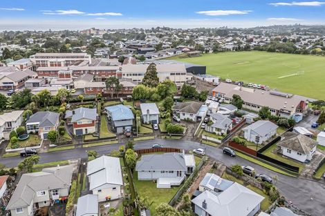 Photo of property in 26 Trafalgar Street, Westown, New Plymouth, 4310