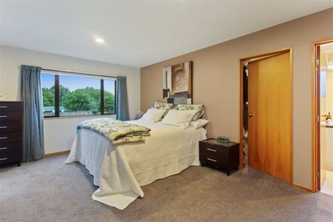 Photo of property in 100 Gardiners Road, Harewood, Christchurch, 8051