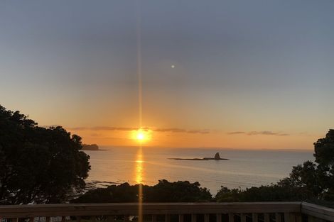 Photo of property in 1009 Whangaparaoa Road, Tindalls Beach, Whangaparaoa, 0930